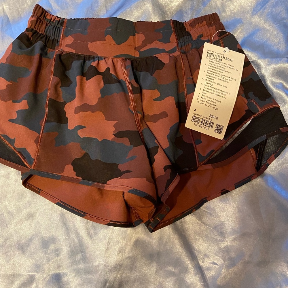 Lululemon Hotty hot shorts 2.5"